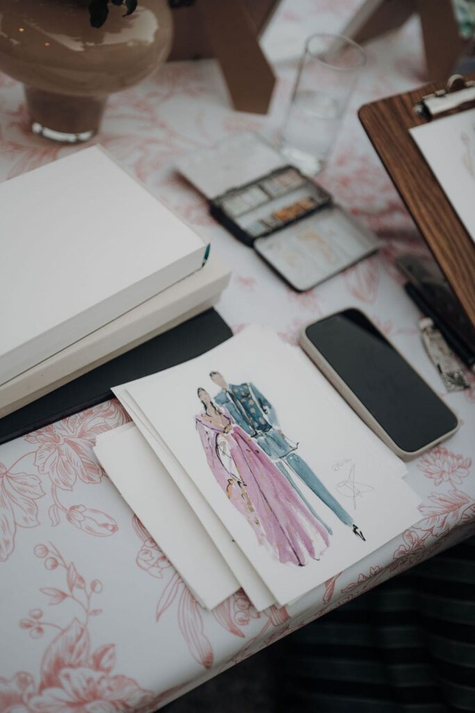 Individuelle Modeillustrationen und Zeichenmaterial einer Live-Illustratorin bei einer Hochzeit im Schloss Schönau.